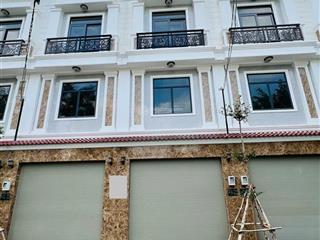 Nhà phố liền kề đẹp, gần vạn phúc city view sông sài gòn 3,5 tầng  50m2 9 tỷ đường 10m