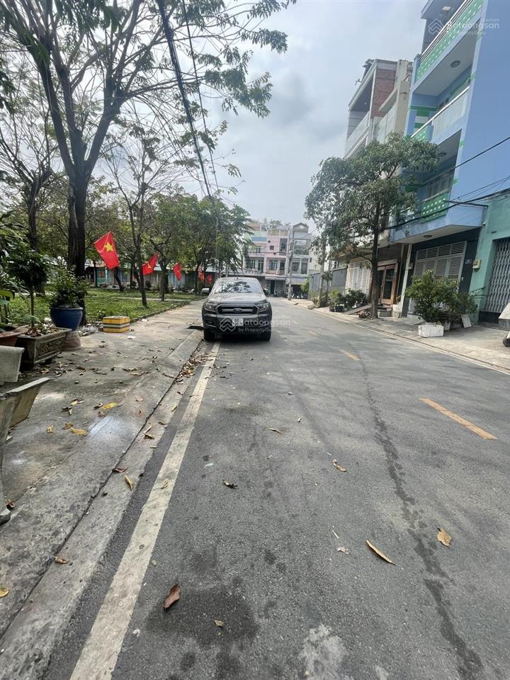 Nhà mt khu bình phú đối diện công viên, gần trường bình phú, mê tro