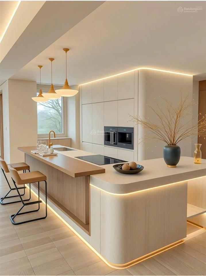 Chính chủ bán căn hộ chung cư hpc landmark văn khê, 3pn 136m2, full đồ, giá 70tr/m2.  0826 218 ***