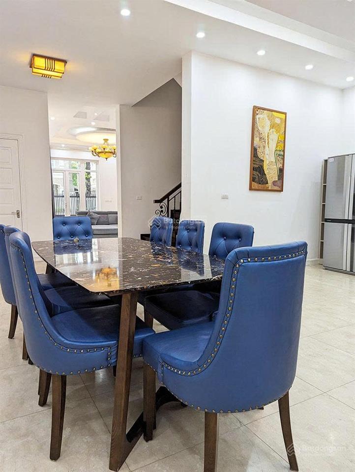Cho thuê căn biệt thự kđt ciputra, 180m, 3 tầng, 5 ngủ, full nội thất, giá 42tr.  0826 218 ***