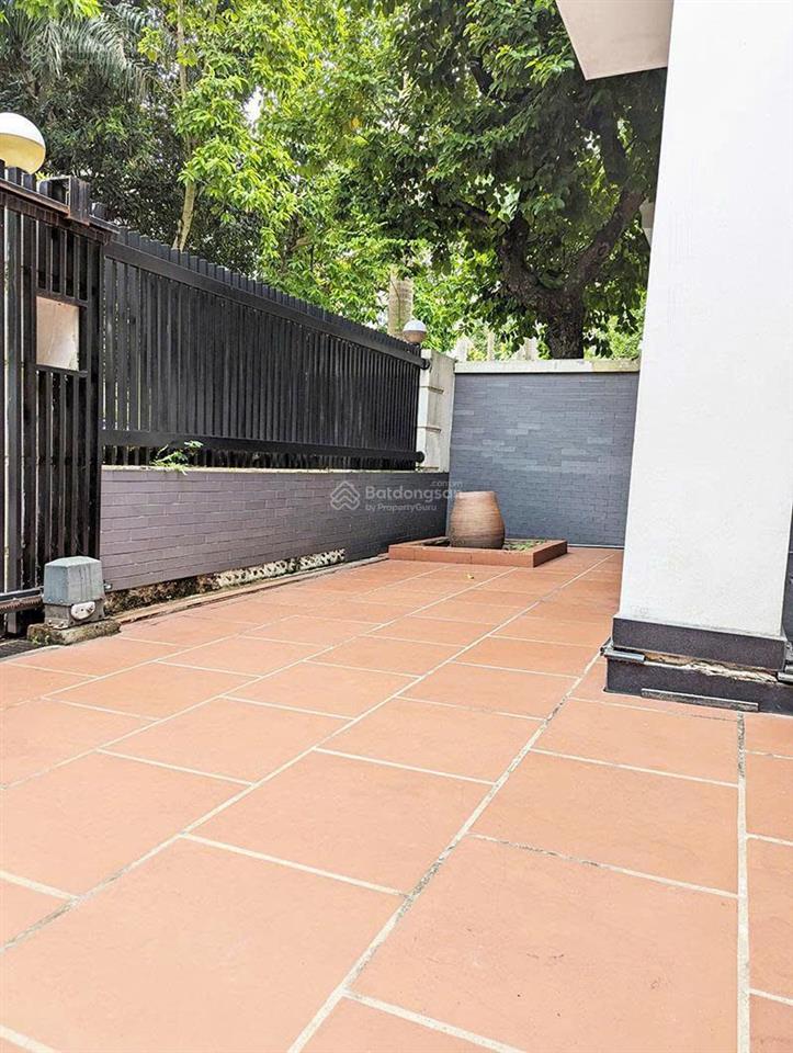 Cho thuê căn biệt thự kđt ciputra, 180m, 3 tầng, 5 ngủ, full nội thất, giá 42tr.  0826 218 ***