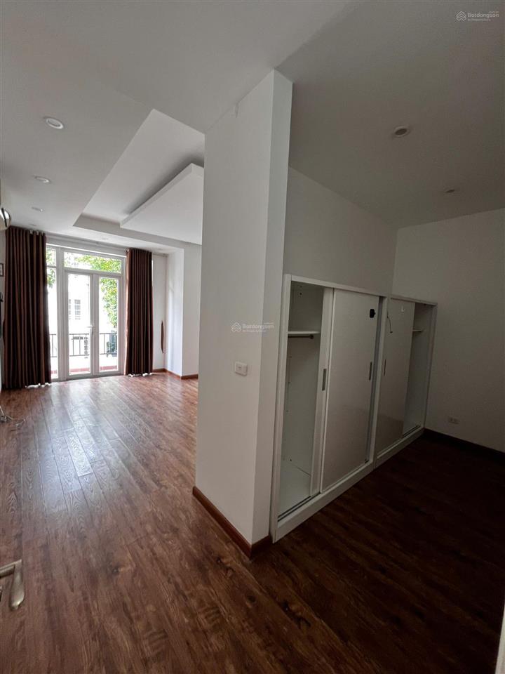 Cho thuê căn biệt thự kđt ciputra, 180m, 3 tầng, 5 ngủ, full nội thất, giá 42tr.  0826 218 ***