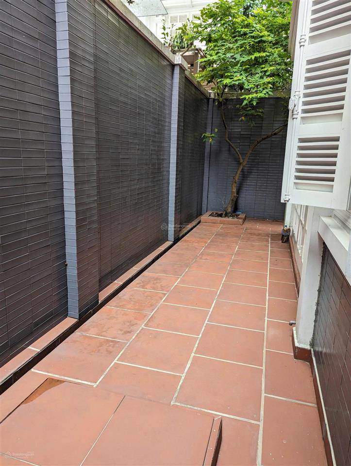Cho thuê căn biệt thự kđt ciputra, 180m, 3 tầng, 5 ngủ, full nội thất, giá 42tr.  0826 218 ***