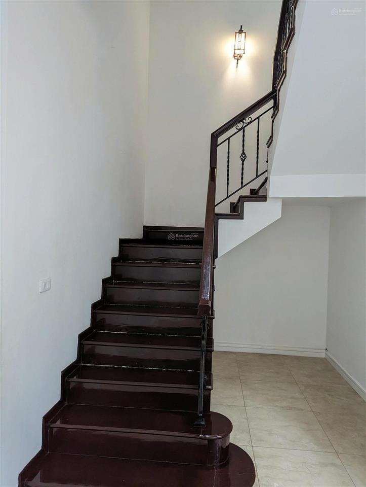 Cho thuê căn biệt thự kđt ciputra, 180m, 3 tầng, 5 ngủ, full nội thất, giá 42tr.  0826 218 ***