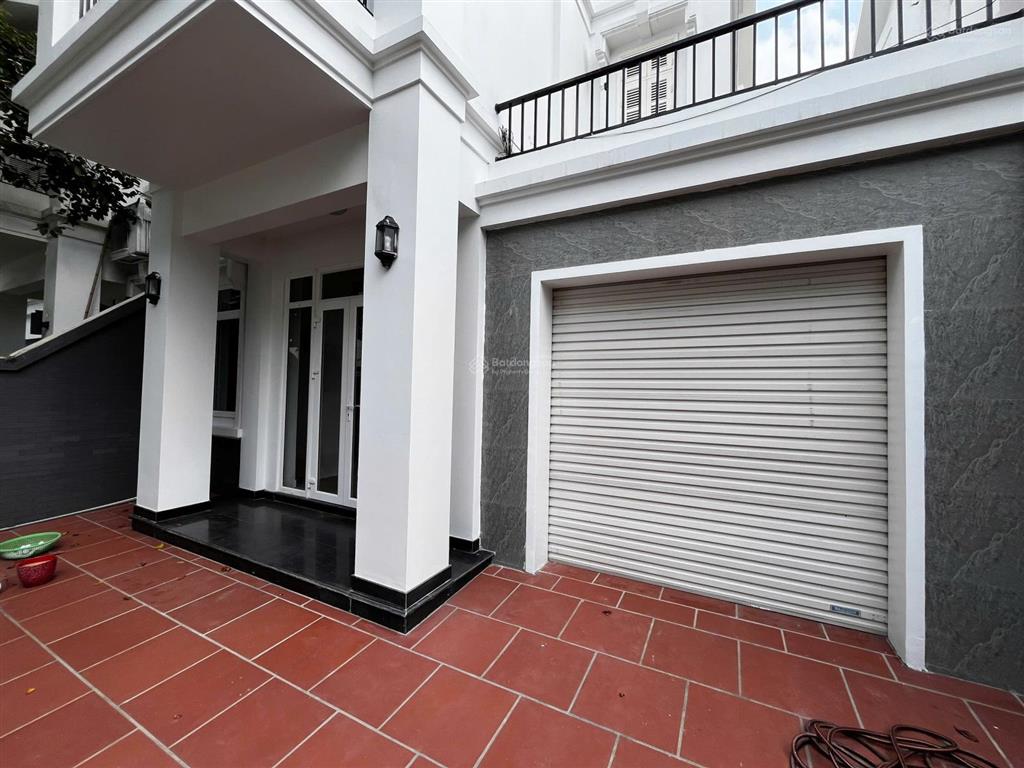 Cho thuê căn biệt thự kđt ciputra, 180m, 3 tầng, 5 ngủ, full nội thất, giá 42tr.  0826 218 ***