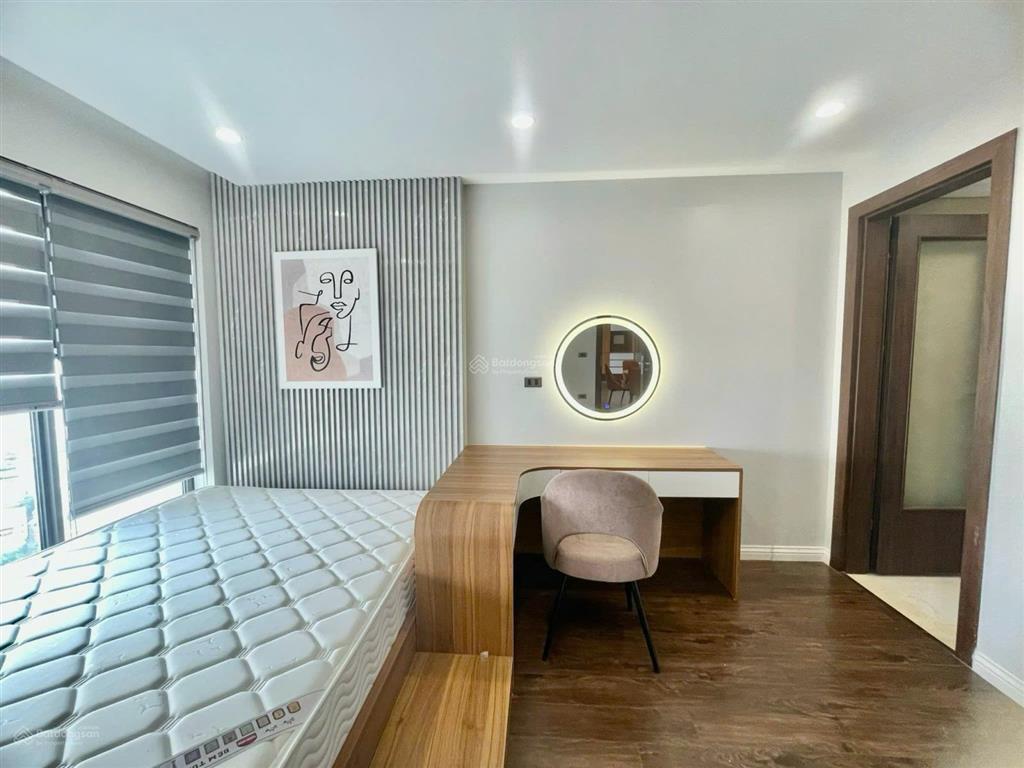 Chính chủ bán căn hộ chung cư tây hồ residence, 70m, 2n, view hồ tây, full nội thất.  0826 218 ***