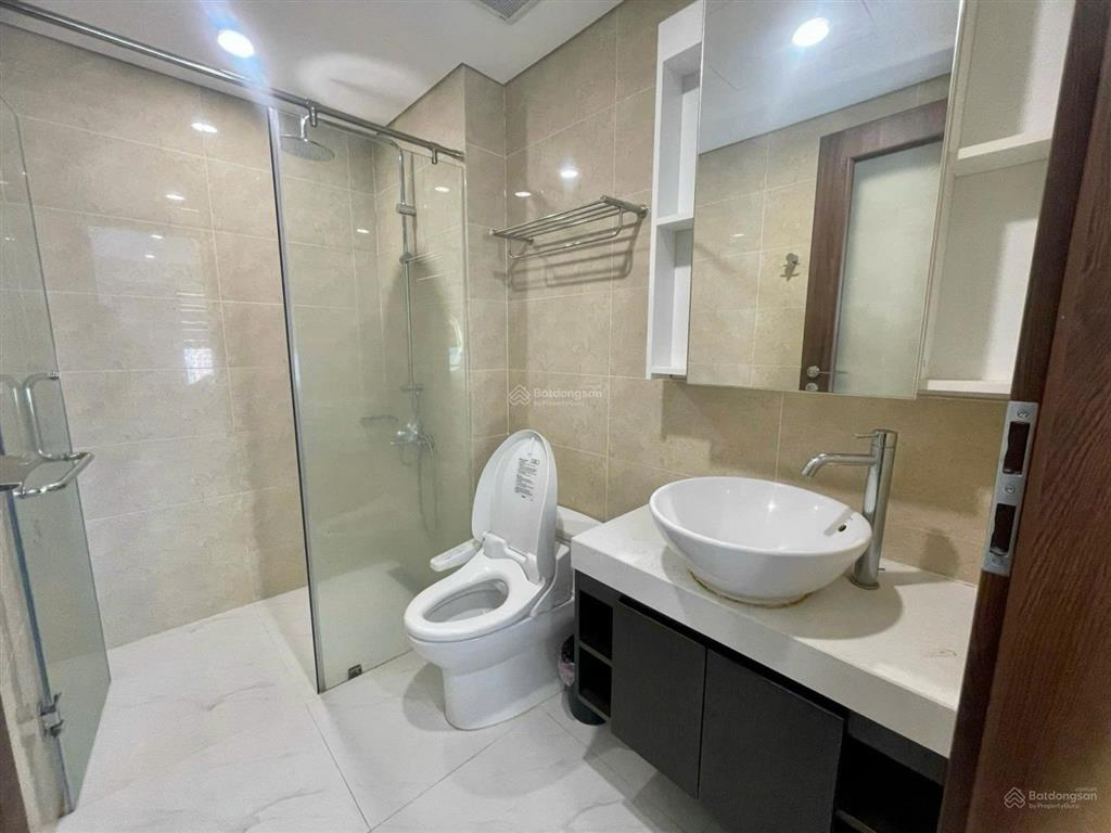 Chính chủ bán căn hộ chung cư tây hồ residence, 70m, 2n, view hồ tây, full nội thất.  0826 218 ***