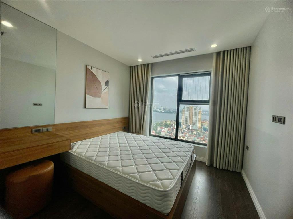 Chính chủ bán căn hộ chung cư tây hồ residence, 70m, 2n, view hồ tây, full nội thất.  0826 218 ***