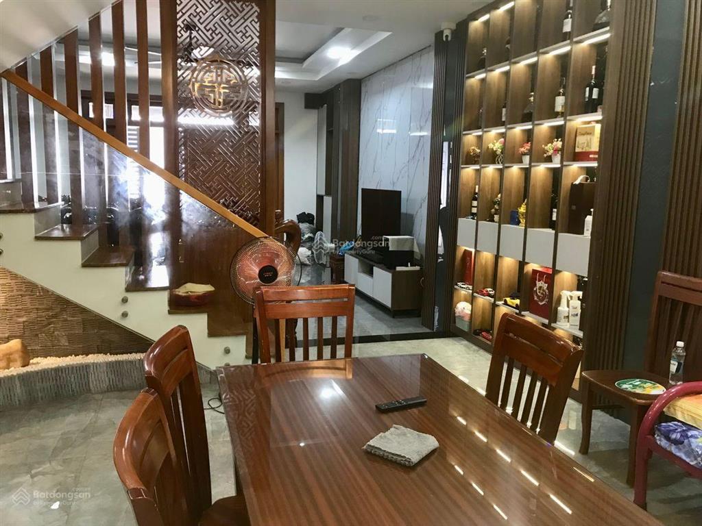 Xuất cảnh bán gấp nhà 3 tầng mới tân hiệp 4 hóc môn  84m2  6.3 tỷ  ô tô đỗ trong nhà