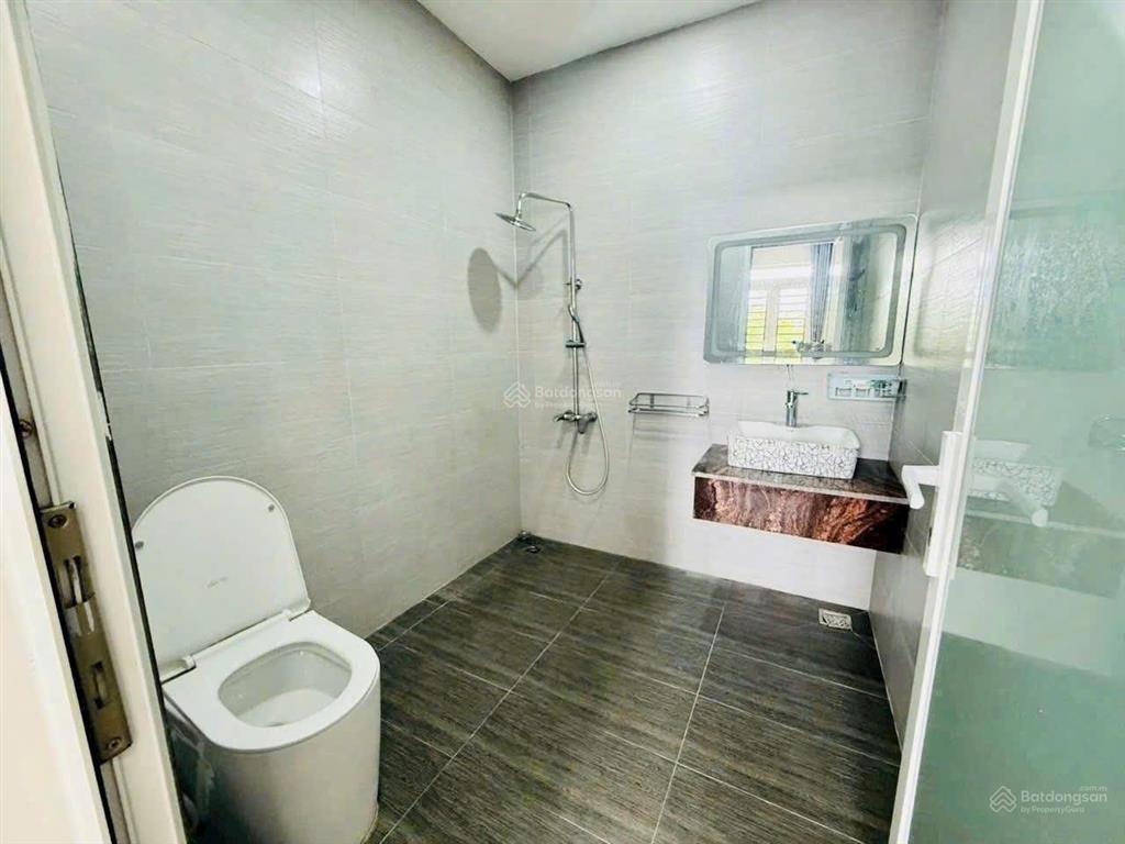 Bán nhà mới 100%  dt 82,3m2  4 tầng  giá 7,7 tỷ  đường xe tải  khu yên tĩnh an ninh  nhà bè