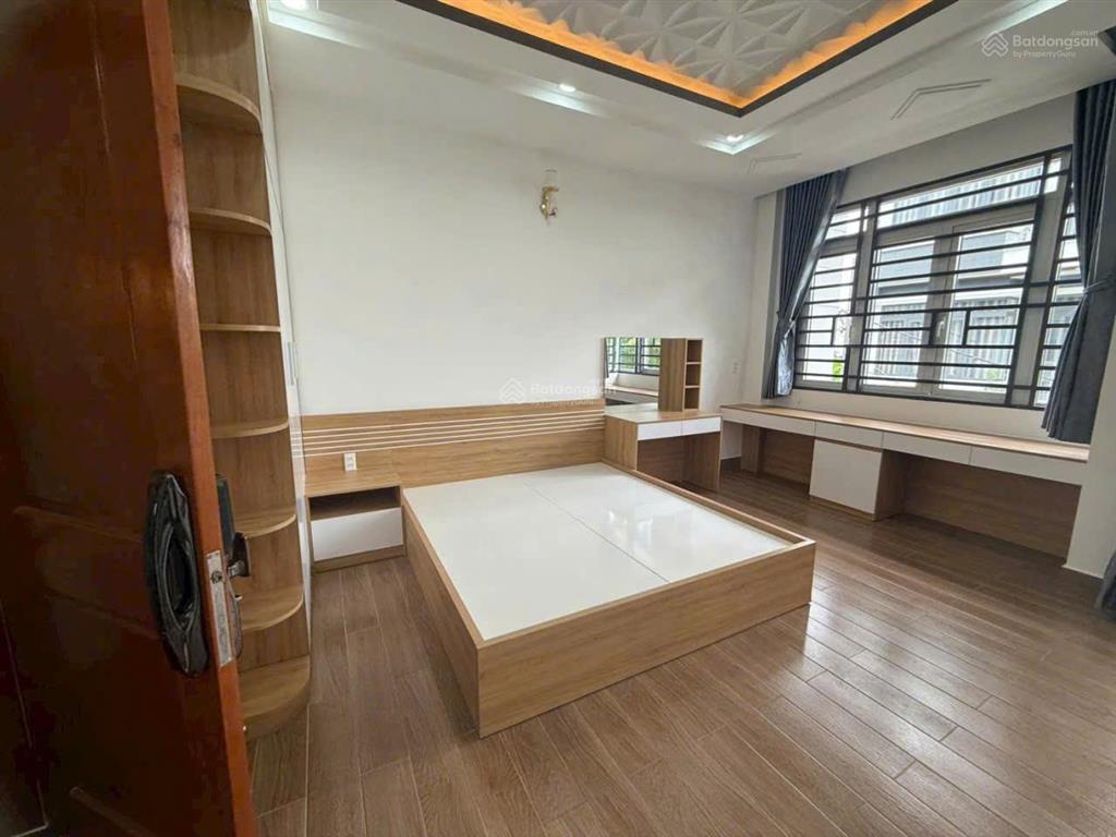 Bán nhà mới 100%  dt 82,3m2  4 tầng  giá 7,7 tỷ  đường xe tải  khu yên tĩnh an ninh  nhà bè