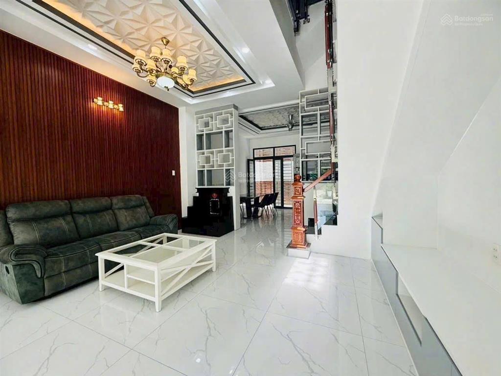 Bán nhà mới 100%  dt 82,3m2  4 tầng  giá 7,7 tỷ  đường xe tải  khu yên tĩnh an ninh  nhà bè