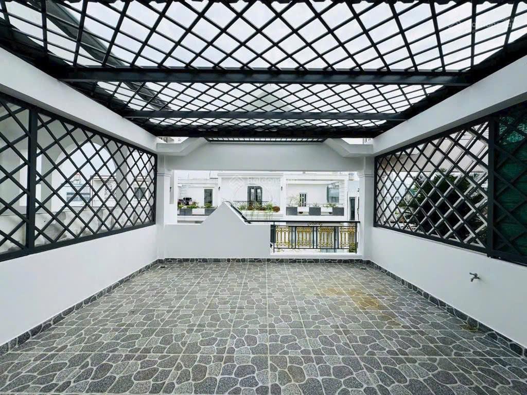 Bán nhà đẹp mới 100%  giá 7,95tỷ  4 tầng  dt 5x16  mặt tiền đường 8m  huỳnh tấn phát  nhà bè