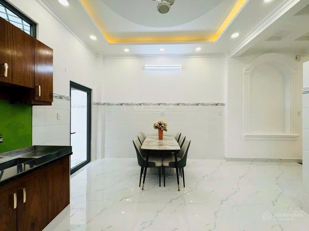 Bán nhà đẹp mới 100%  giá 7,95tỷ  4 tầng  dt 5x16  mặt tiền đường 8m  huỳnh tấn phát  nhà bè