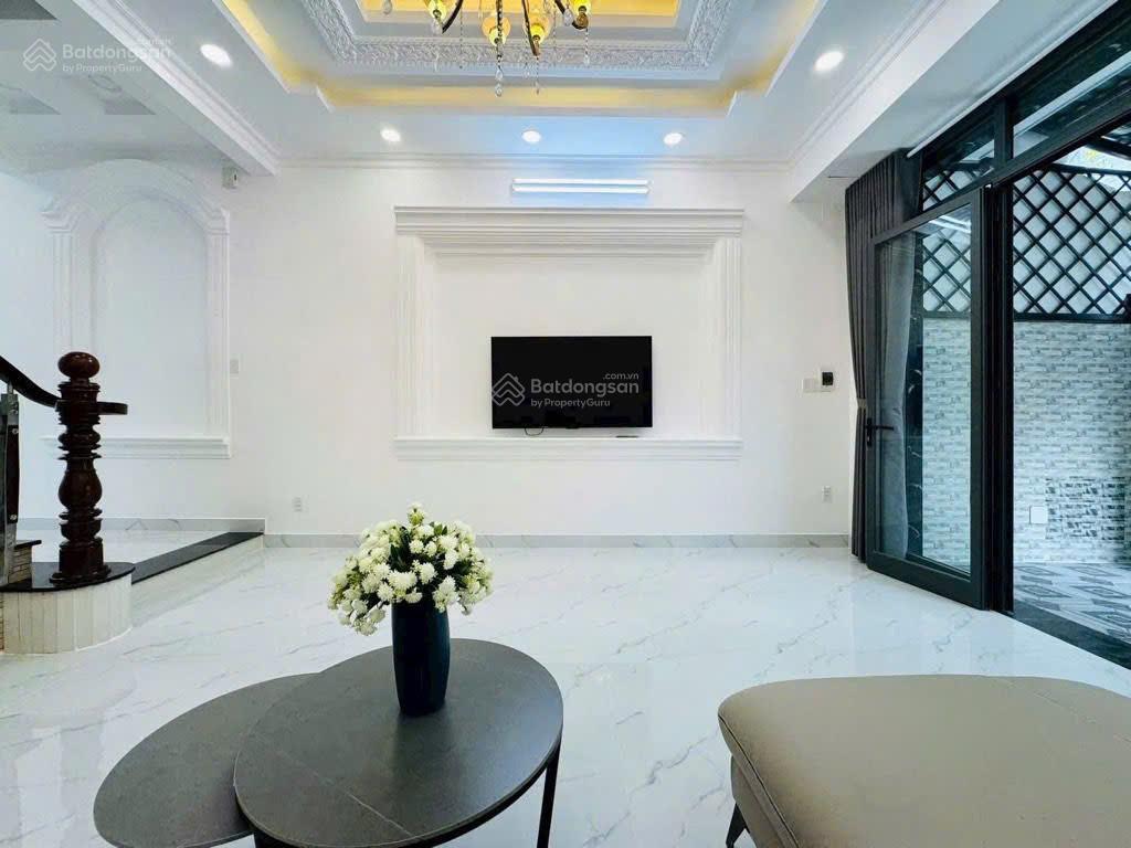 Bán nhà đẹp mới 100%  giá 7,95tỷ  4 tầng  dt 5x16  mặt tiền đường 8m  huỳnh tấn phát  nhà bè