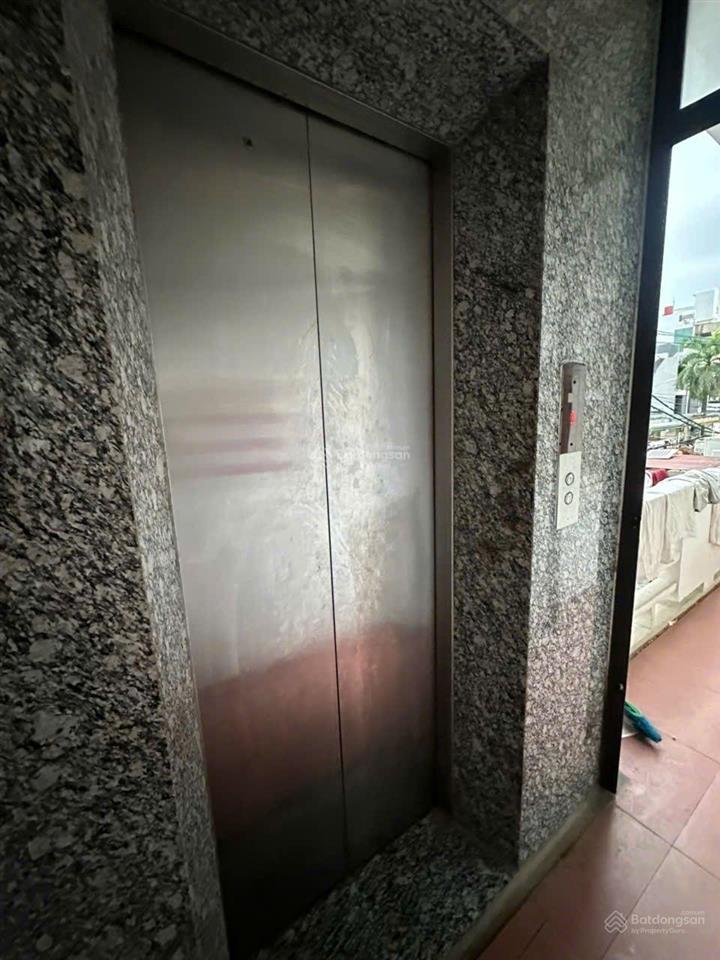 Bán gấp 5 tầng khách sạn hai mặt tiền  giá 19,5 tỷ  27 phòng  thang máy  gần biển sầm sơn