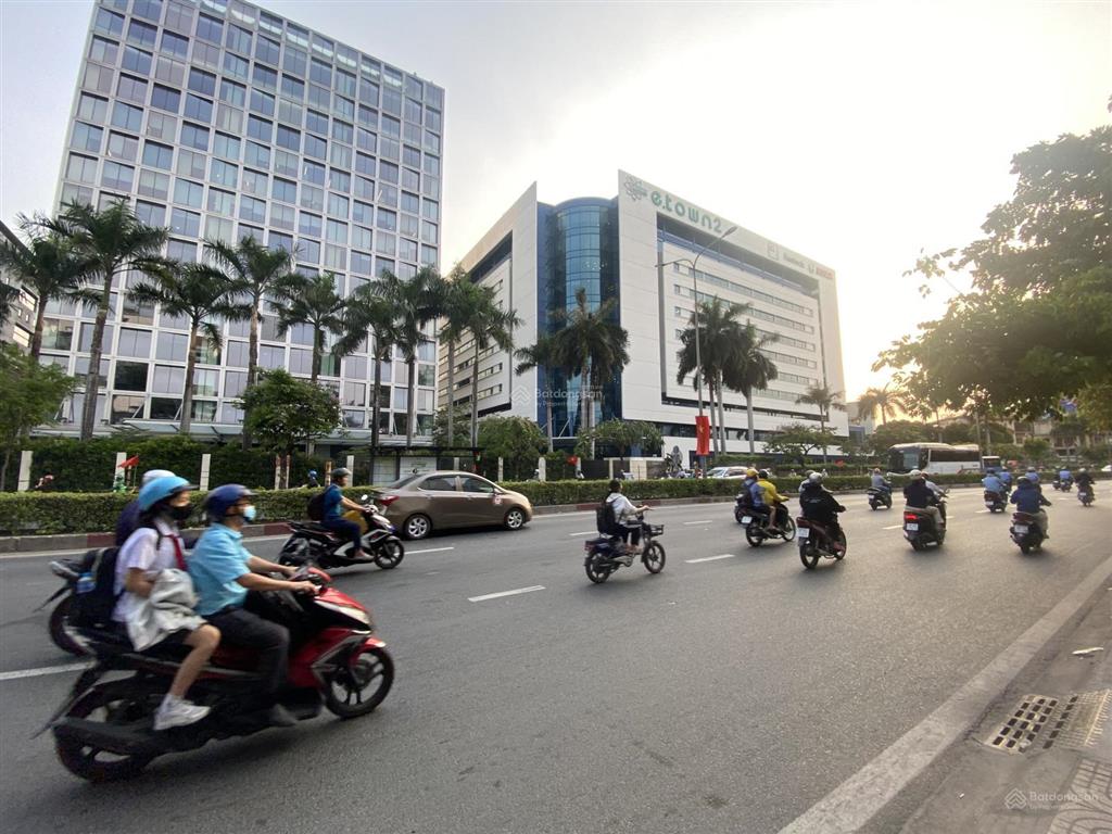 Nhà cạnh sân bay 70 m2 2 tầng btct 3 pn 6.5 tỷ hẻm 8 m oto ngủ nhà