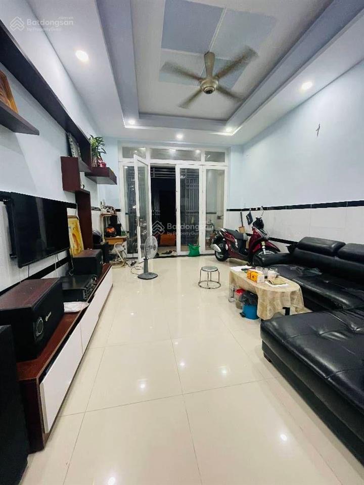 Nhà cạnh sân bay 70 m2 2 tầng btct 3 pn 6.5 tỷ hẻm 8 m oto ngủ nhà