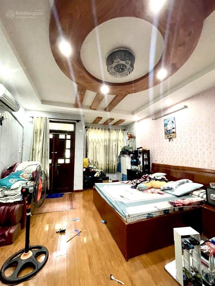 Nhà cạnh sân bay 5 x 15 m 5 tầng 7,4 tỷ oto ngủ nhà