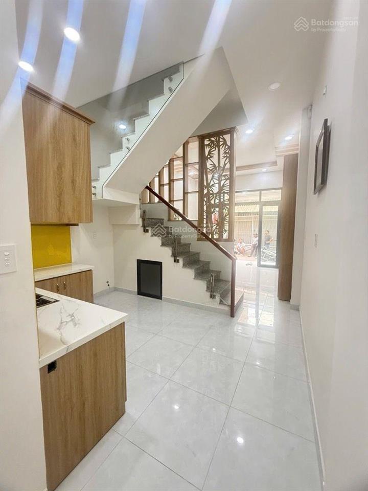 Bán nhà ngay âu cơ  trường chinh hẻm 4 m, 40 m2, 2 tầng khu vực ô tô đỗ cửa