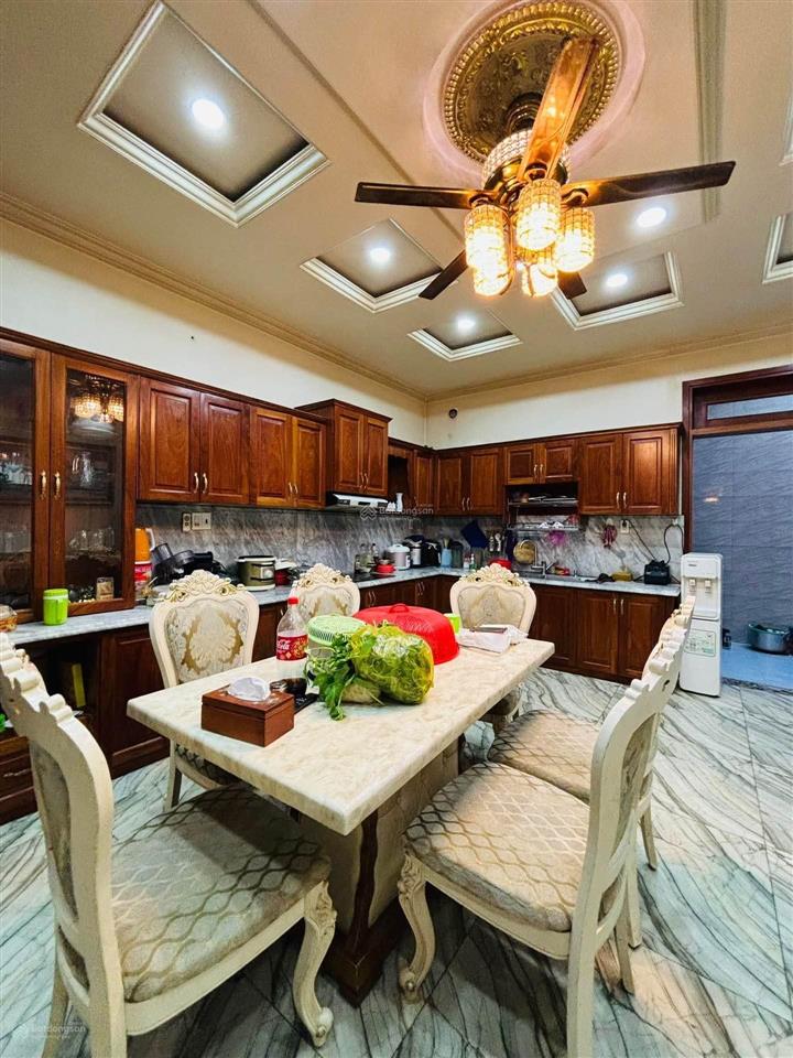 Nhà ngay etown 2 cộng hòa 60 m 3 tầng 8,19 tỷ hẻm ô tô