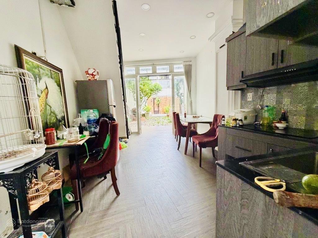 Chỉ 7,8 tỷ nhà đẹp sân vườn 104m2 ngay chợ gò vấp