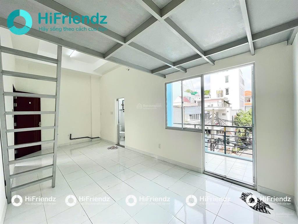 Phòng trọ ban công rộng 40m² gần etown cộng hoà  nhà thang máy