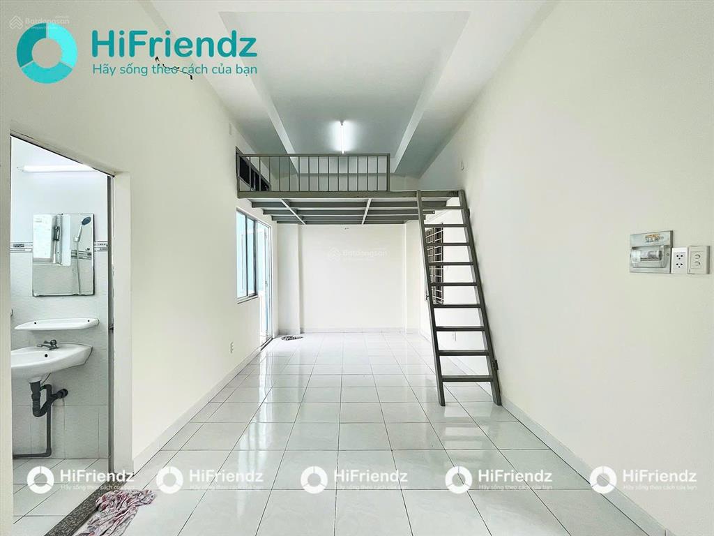 Phòng trọ ban công rộng 40m² gần etown cộng hoà  nhà thang máy