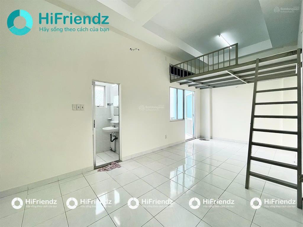 Phòng trọ ban công rộng 40m² gần etown cộng hoà  nhà thang máy