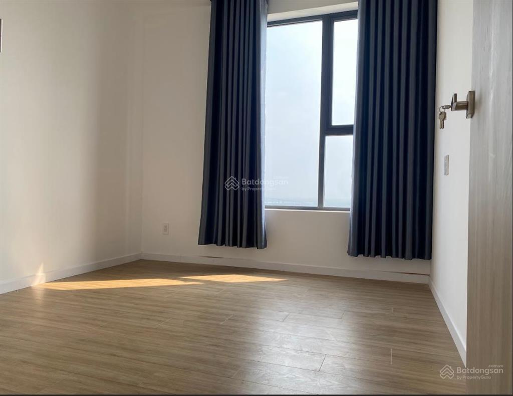 Chủ gửi thuê căn 3pn 99.9 m² giá 8 triệuquận 9,có bếp âm, rèm, nóng lạnh, phòng mới, chủ dễ tính