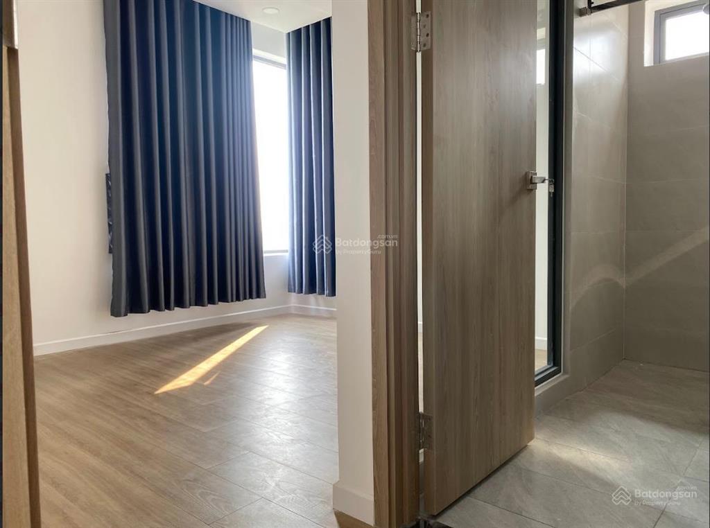 Chủ gửi thuê căn 3pn 99.9 m² giá 8 triệuquận 9,có bếp âm, rèm, nóng lạnh, phòng mới, chủ dễ tính