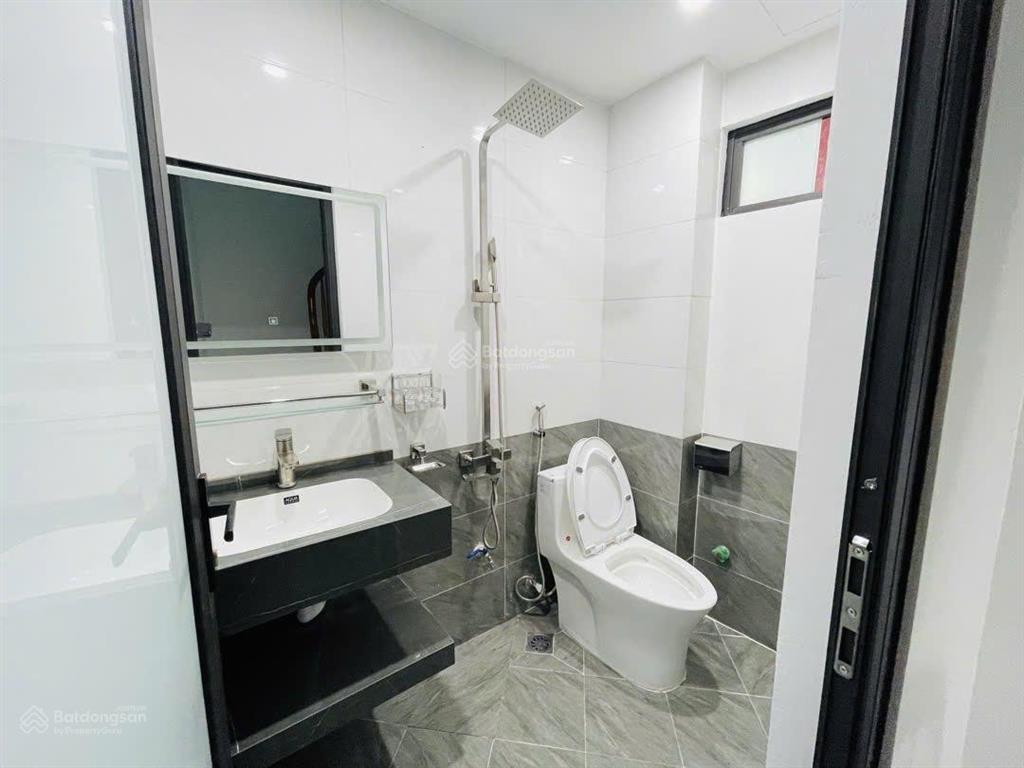 Bán nhà tựu phúc, gần quận ủy bắc từ liêm  thang máy  5 tầng 35m2  chỉ 7.7 tỷ