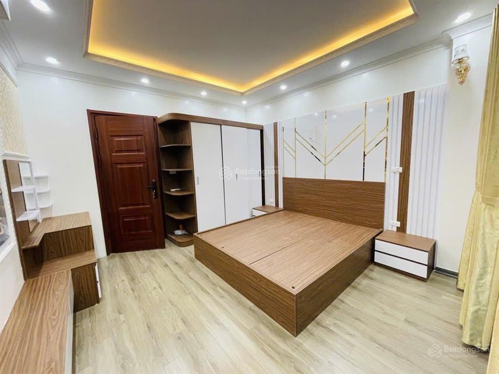 Bán nhà tựu phúc, gần quận ủy bắc từ liêm  thang máy  5 tầng 35m2  chỉ 7.7 tỷ