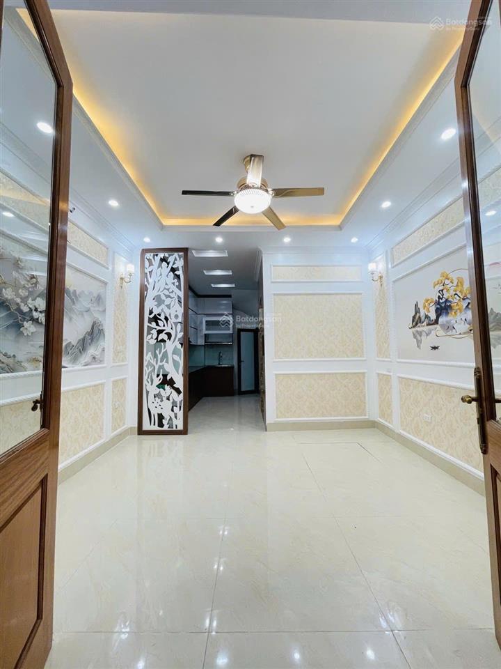 Bán nhà tựu phúc, gần quận ủy bắc từ liêm  thang máy  5 tầng 35m2  chỉ 7.7 tỷ