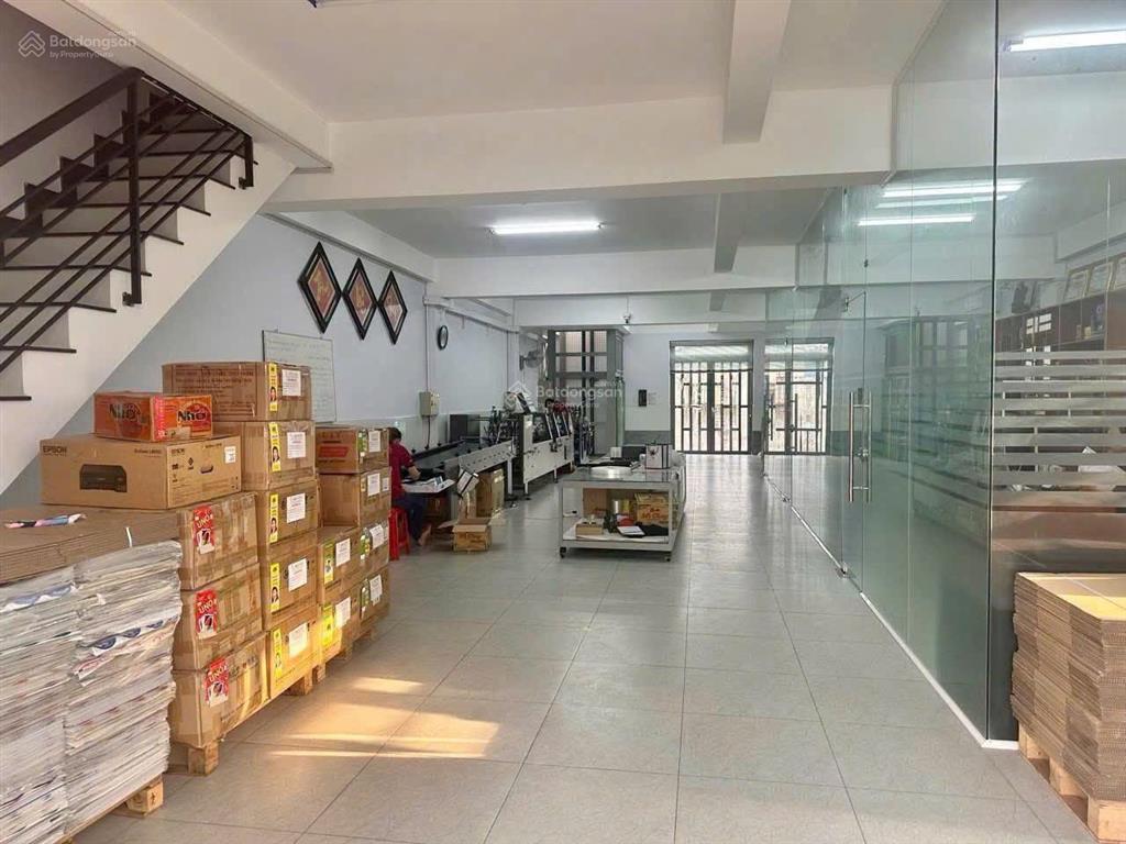 Giảm mạnh bán nhanh xưởng mặt tiền gần võ văn vân. chỉ hơn 10 đồng dt 10*28,5m. 2