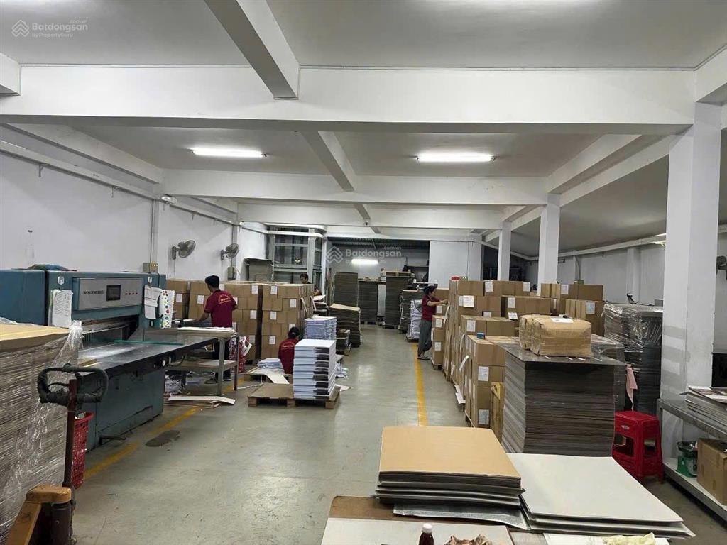 Giảm mạnh bán nhanh xưởng mặt tiền gần võ văn vân. chỉ hơn 10 đồng dt 10*28,5m. 2