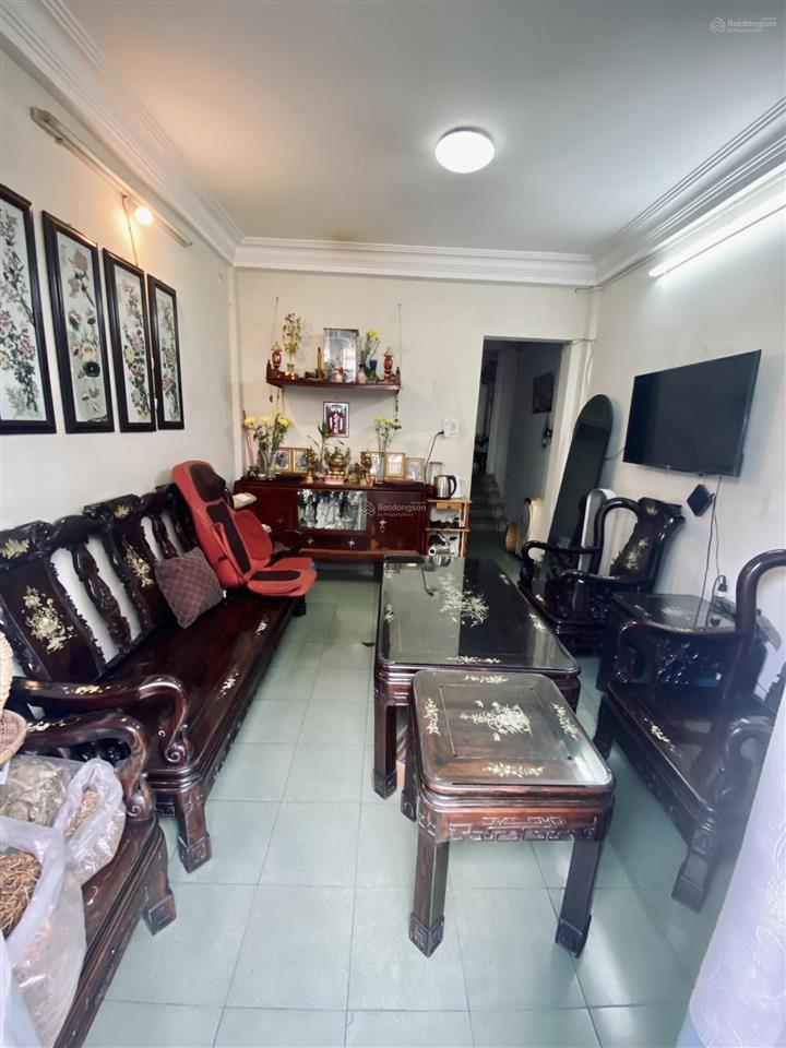 Bán nhà mặt tiền 48 m2, 4 tầng, giá 12,8 tỷ, đường hồ văn huê, đức nhuận, tphcm