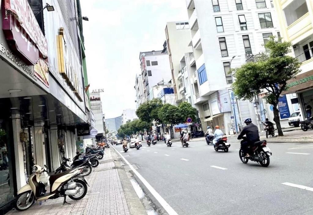 Bán nhà mặt tiền 48 m2, 4 tầng, giá 12,8 tỷ, đường hồ văn huê, đức nhuận, tphcm