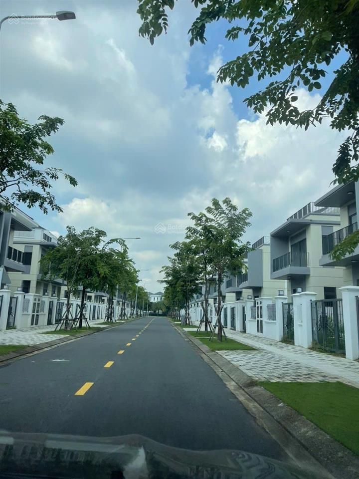 Nhà phố 8x20m giá bán 8,6 tỷ toàn giá, nhận nhà ngay, đường 14m, hướng đông bắc, gần clubhouse
