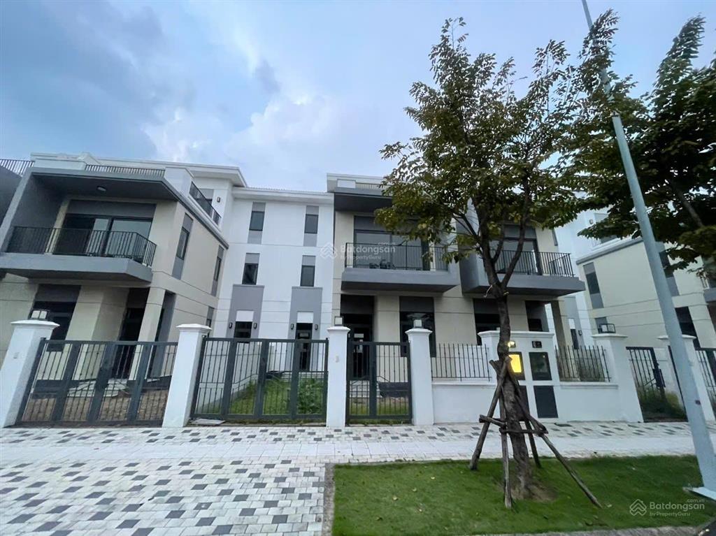 Nhà phố 8x20m giá bán 8,6 tỷ toàn giá, nhận nhà ngay, đường 14m, hướng đông bắc, gần clubhouse