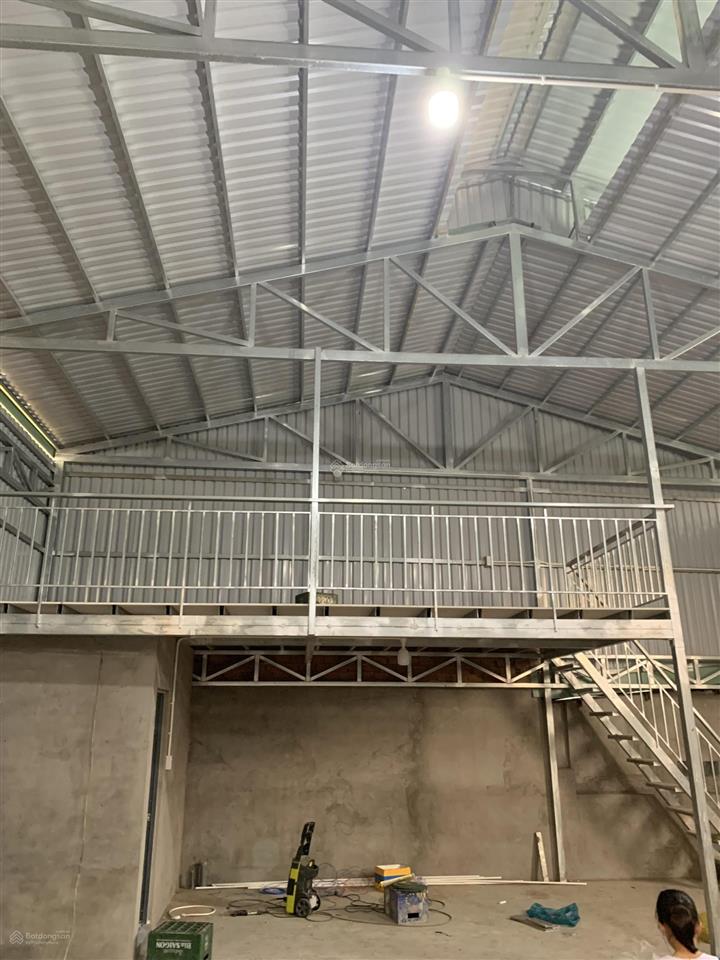 Cho thuê kho xưởng, nhà dựng mới 180m2 ngang 10m, xe tải vào tận nơi.  ngân 0329 112 *** chính chủ