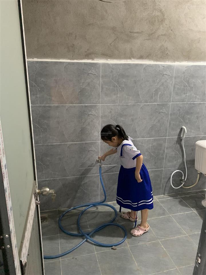 Cho thuê kho xưởng, nhà dựng mới 180m2 ngang 10m, xe tải vào tận nơi.  ngân 0329 112 *** chính chủ