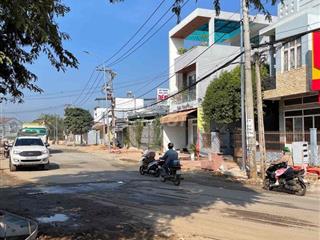 Bán nhà ba tầng mặt đường kinh doanh