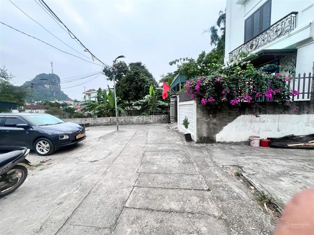 Bán nhà khu vực trung tâm, dễ dàng di chuyển, không gian thoáng đãng