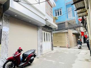 Bán nhà mặt đường thông thoáng