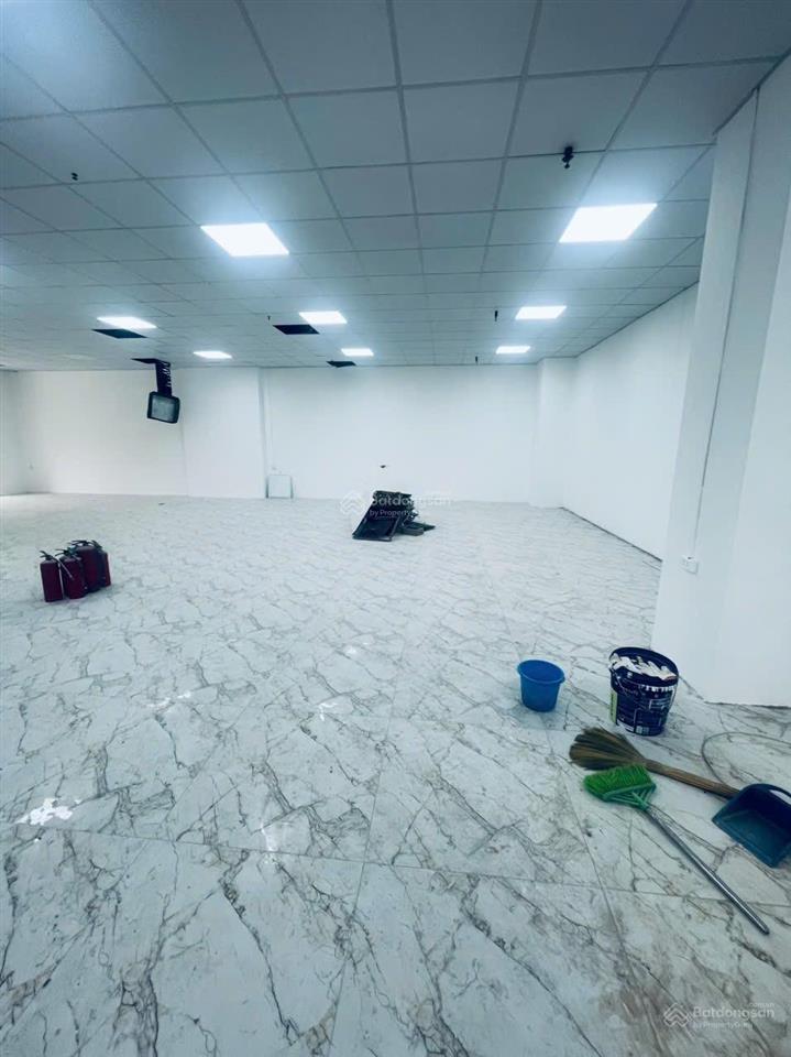 Cho thuê nhà mặt phố phan văn trường, dt 70m2 x 6t, mt 8m, giá 40tr, nhà đẹp, chủ dễ tính