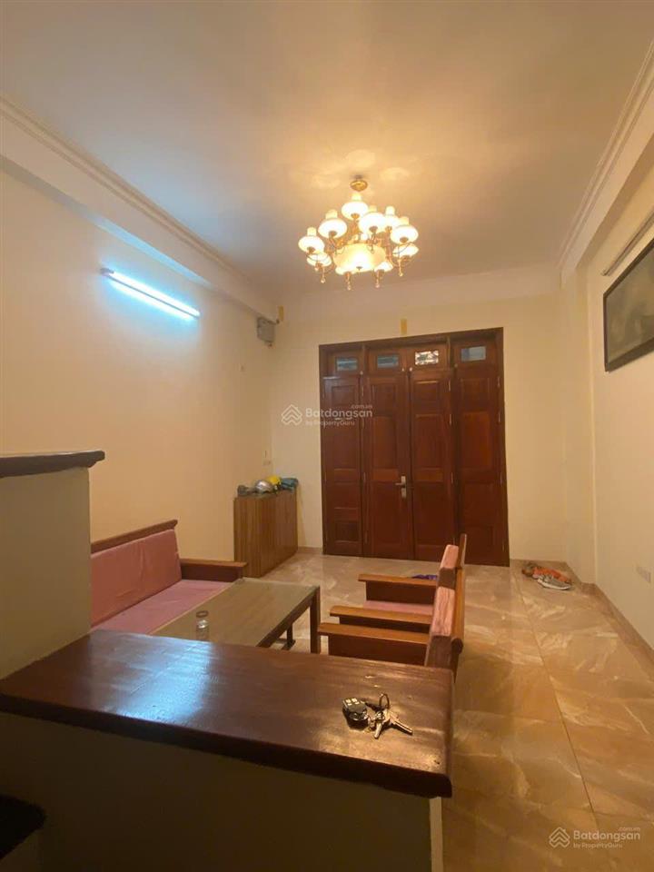 Cho thuê hộ gia đình nhà riêng nguyên căn 60 m, 5 tầng, điện nước theo giá nhà nước.