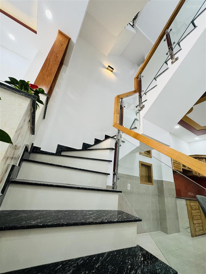 Bán nhà đẹp giá rẻ nhà 4 tấm nhà mới dt 4x15=60m2 shr hoàn công chủ tặng đầy đủ nội thất cao cấp