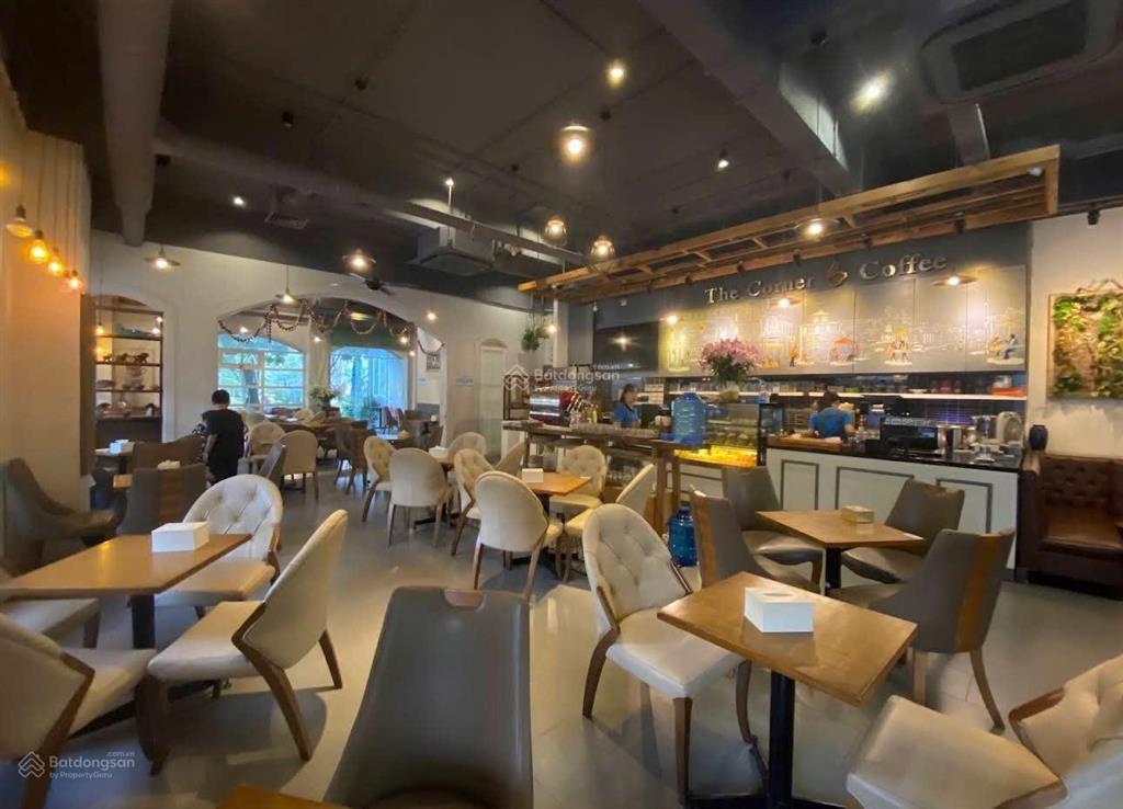 Mặt phố trần quốc hoàn 100m2x3 tầng, mặt tiền 8m, giá 130 triệu/ tháng.  0342 567 ***