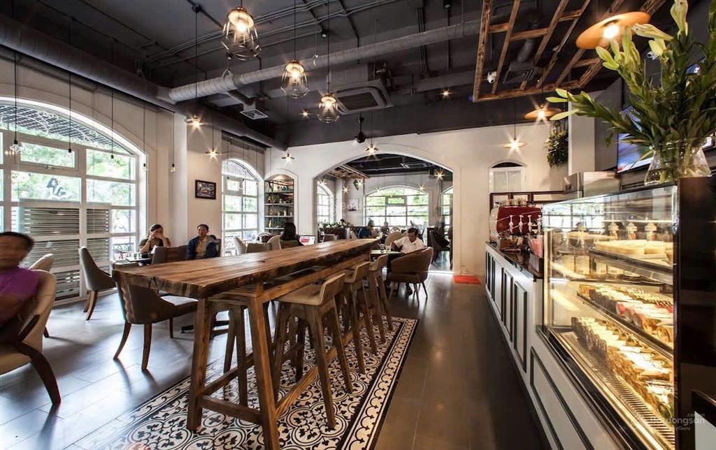 Mặt phố trần quốc hoàn 100m2x3 tầng, mặt tiền 8m, giá 130 triệu/ tháng.  0342 567 ***